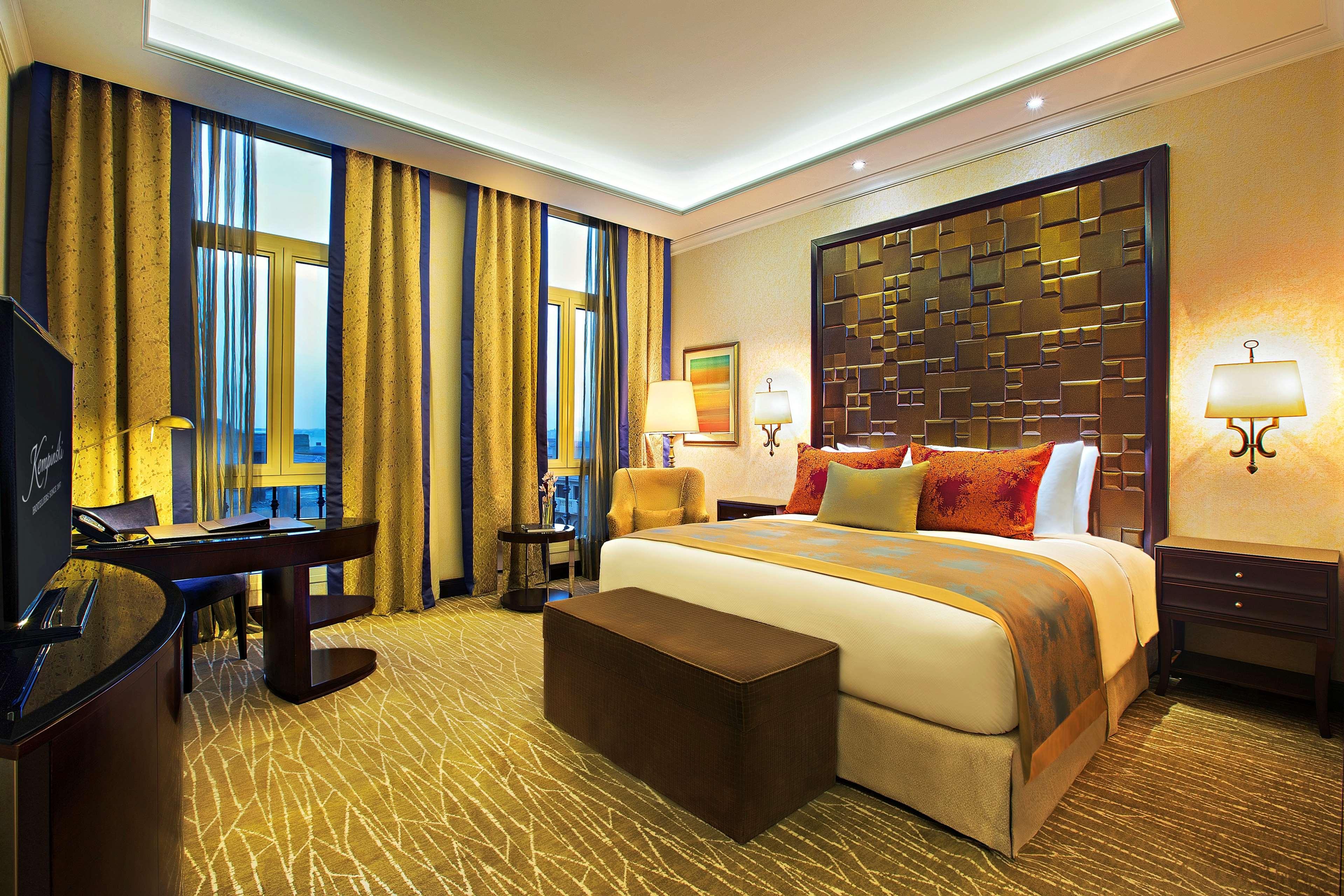 Royal Maxim Palace Kempinski Каир Экстерьер фото A bedroom at the hotel