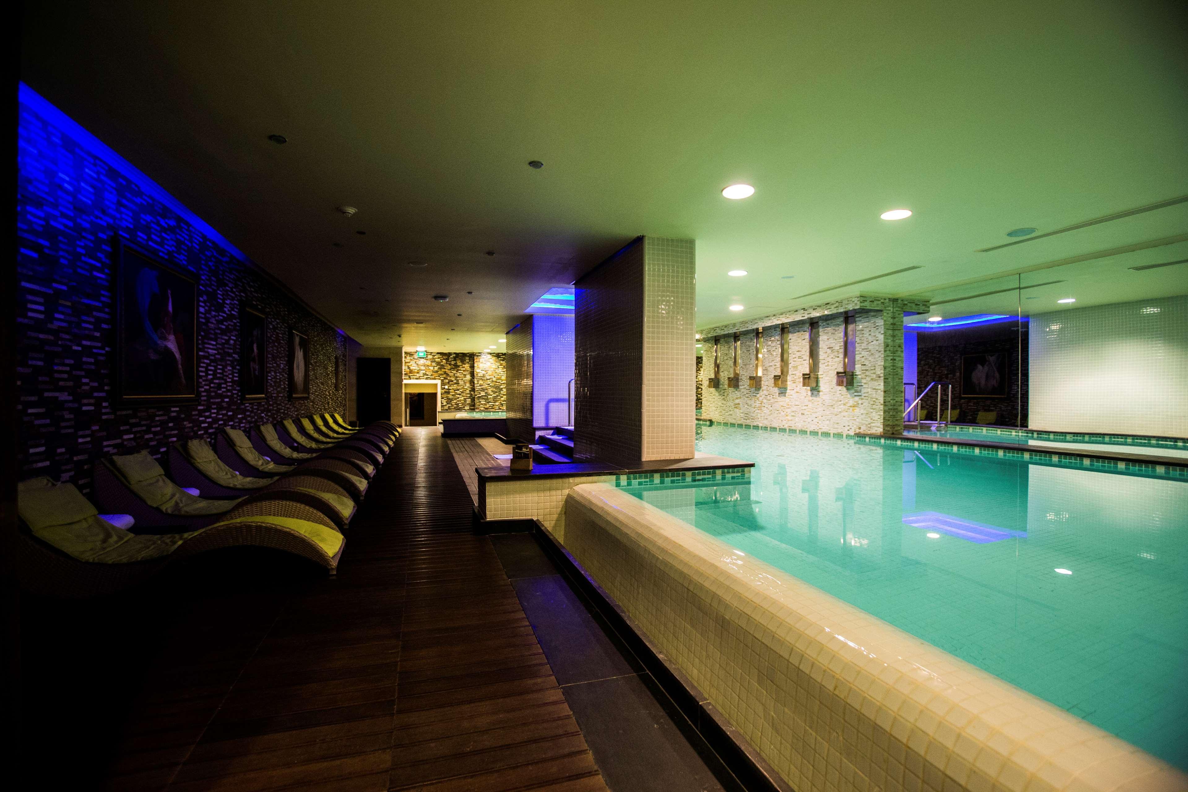 Royal Maxim Palace Kempinski Каир Экстерьер фото The swimming pool at the hotel