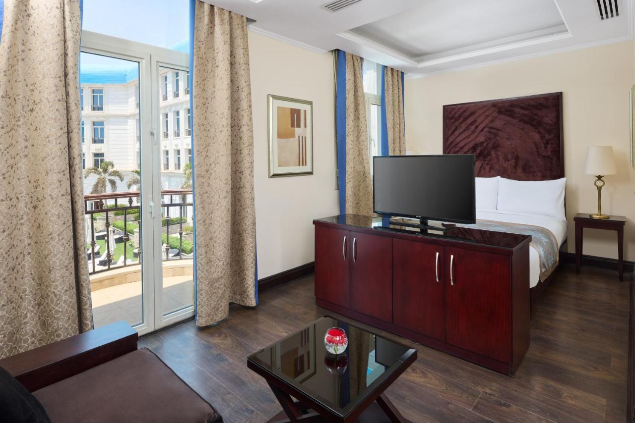 Royal Maxim Palace Kempinski Каир Экстерьер фото A room at the hotel