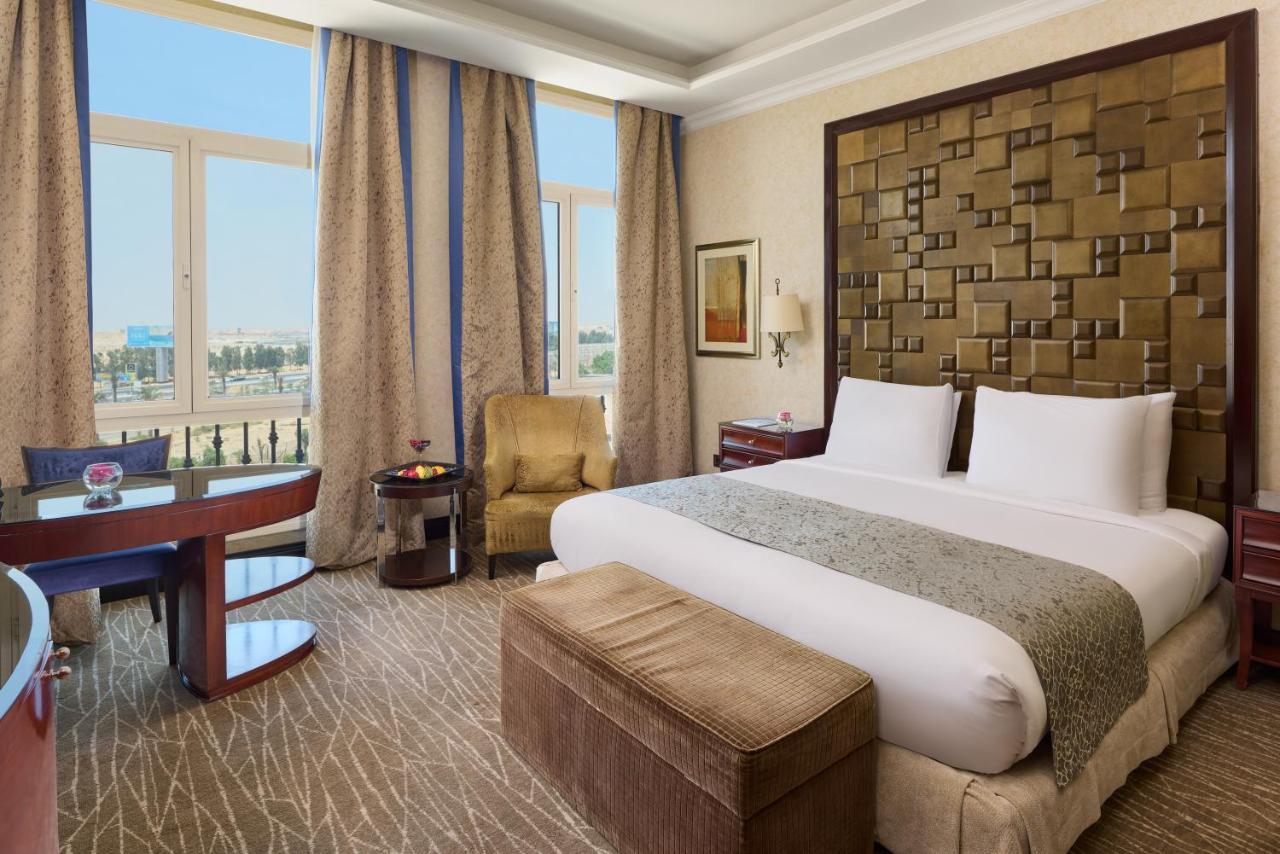 Royal Maxim Palace Kempinski Каир Экстерьер фото A room at the hotel