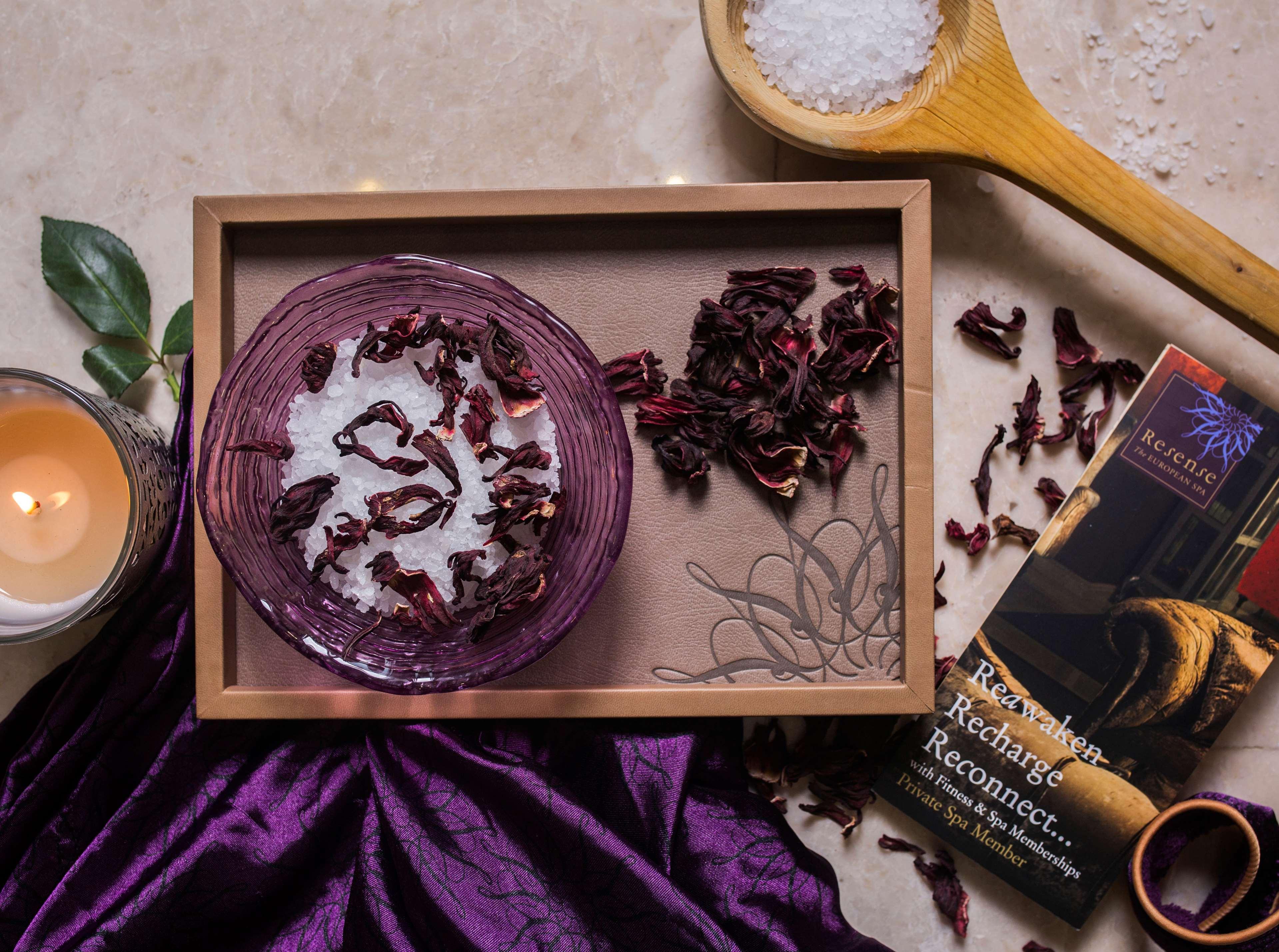 Royal Maxim Palace Kempinski Каир Экстерьер фото A spa tray with a candle, bath salts, and a book