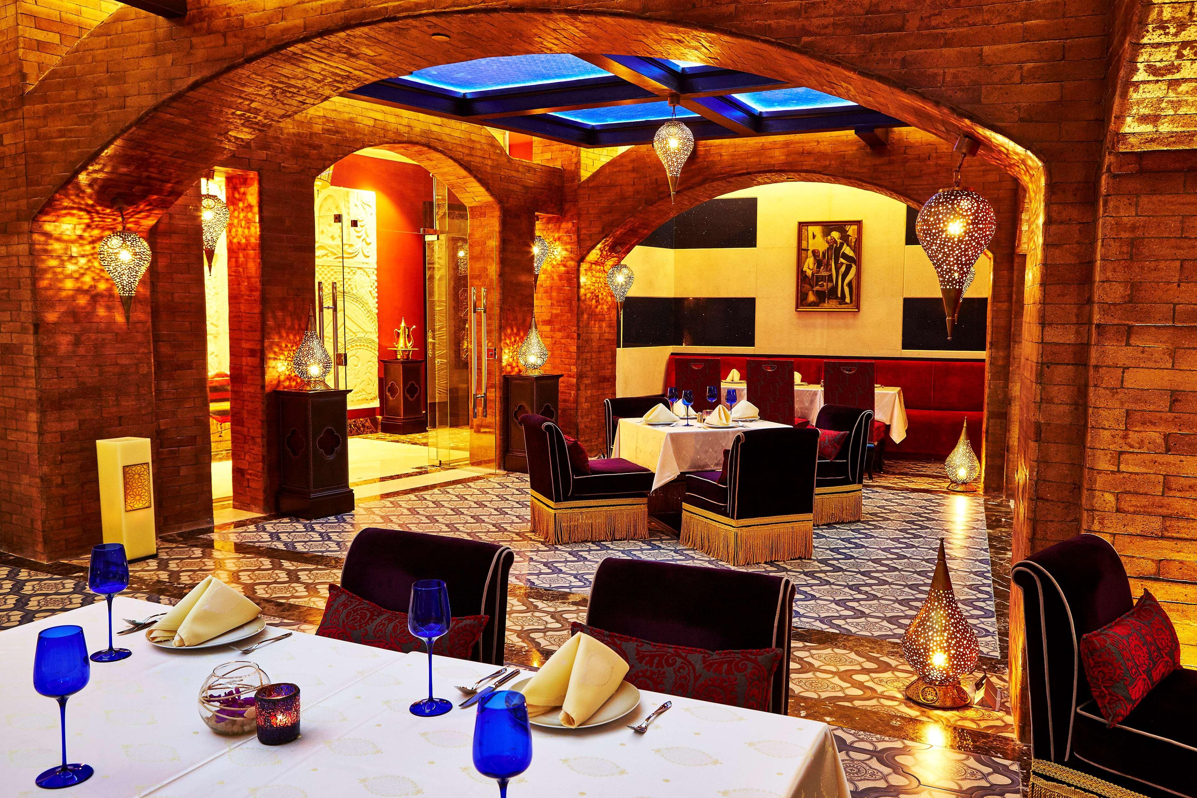 Royal Maxim Palace Kempinski Каир Экстерьер фото The restaurant