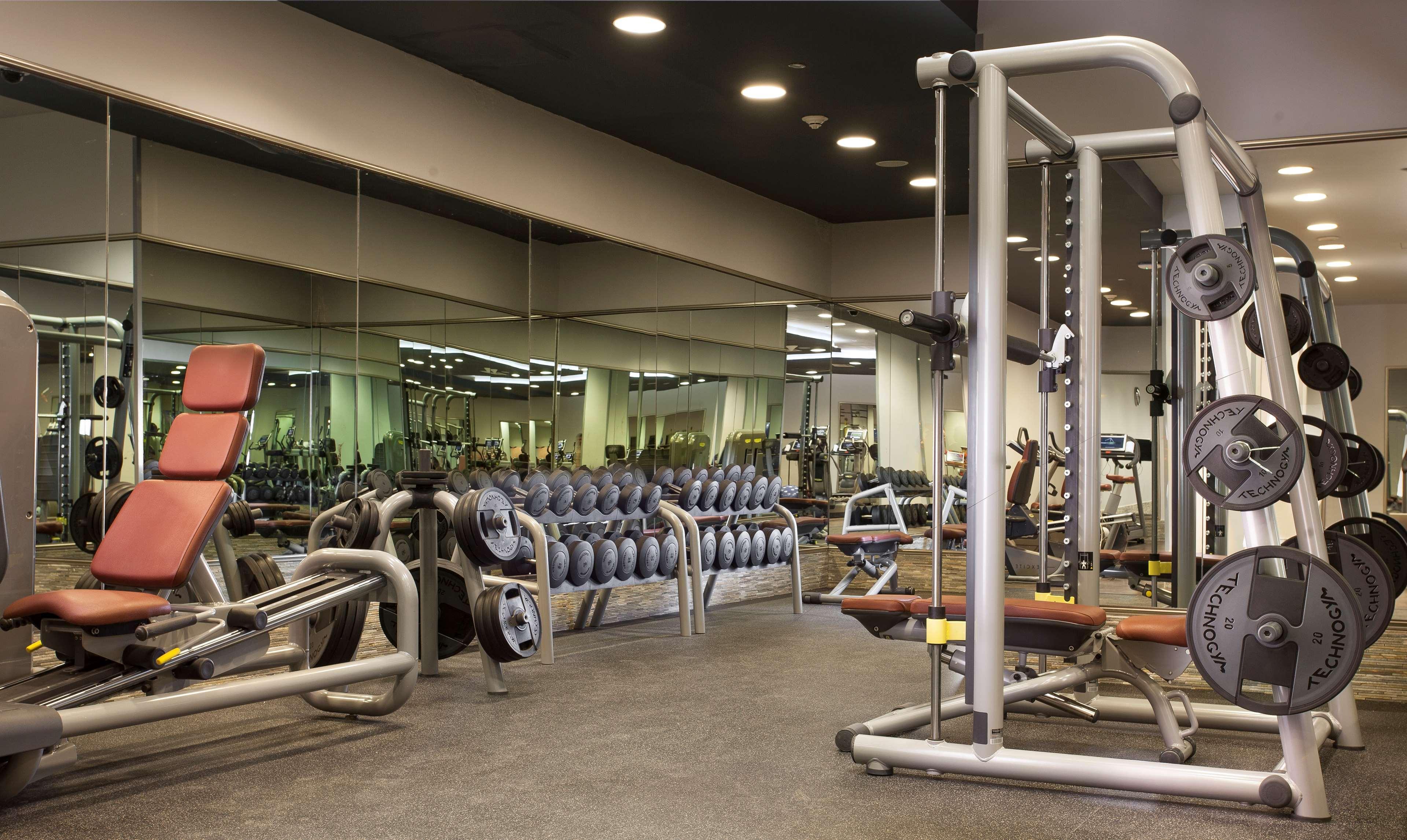 Royal Maxim Palace Kempinski Каир Экстерьер фото The gym at the hotel