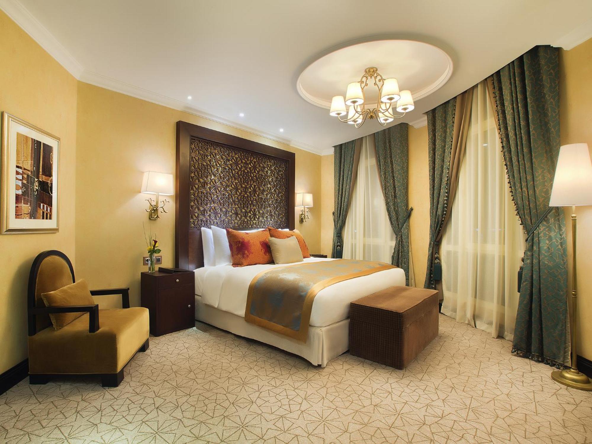 Royal Maxim Palace Kempinski Каир Номер фото A bedroom at the Jumeirah Emirates Towers Hotel